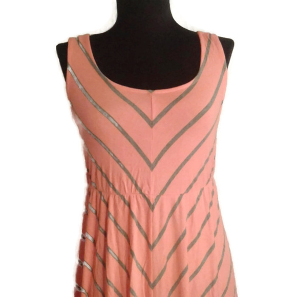 Liz Lange Maternity Chevron Dress - Picture 2 of 8